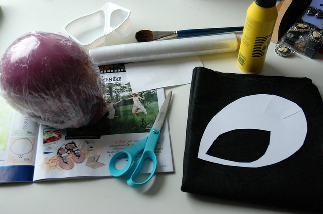 Bones And Lilies: How to Make a Fascinator