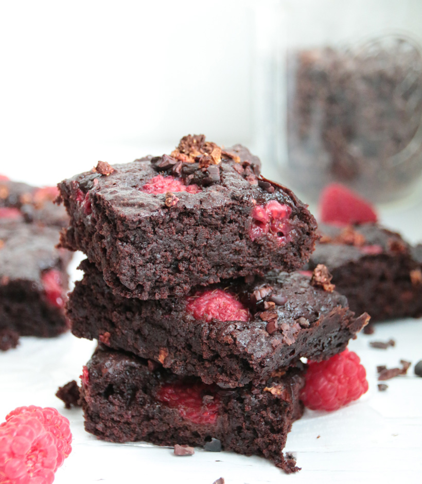 saftige Brownies mit Himbeeren