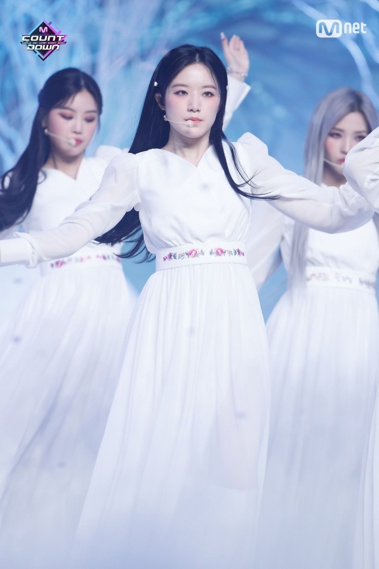 어제자 그동안 한풀이 하는 것 같았던 여자아이들 무대 | 인스티즈