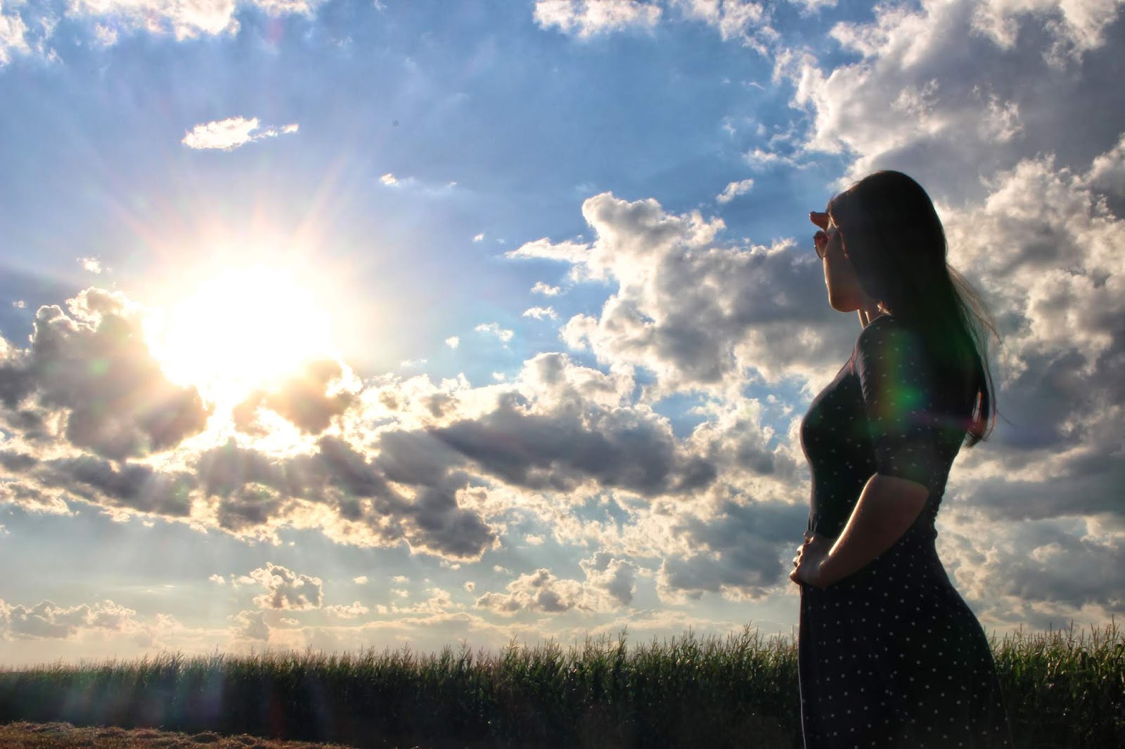 The sun is shine. Look the sun shining. девушка солнце. Look the sun shining. Look the sun shining.