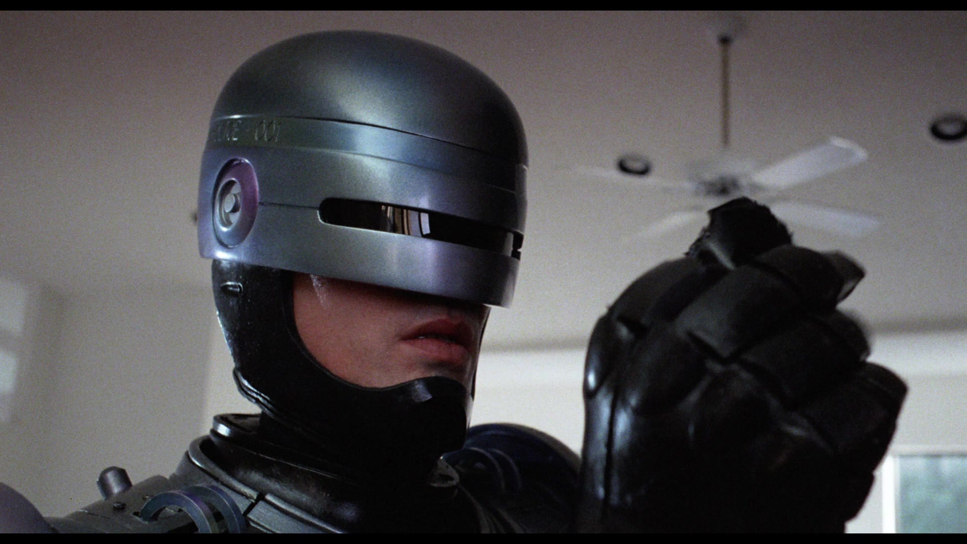 сэйдж паркер робокоп. сыграл робокопа 8 букв. роберт джон берк робокоп. рэй уайз робокоп. робокоп с огнеметом.