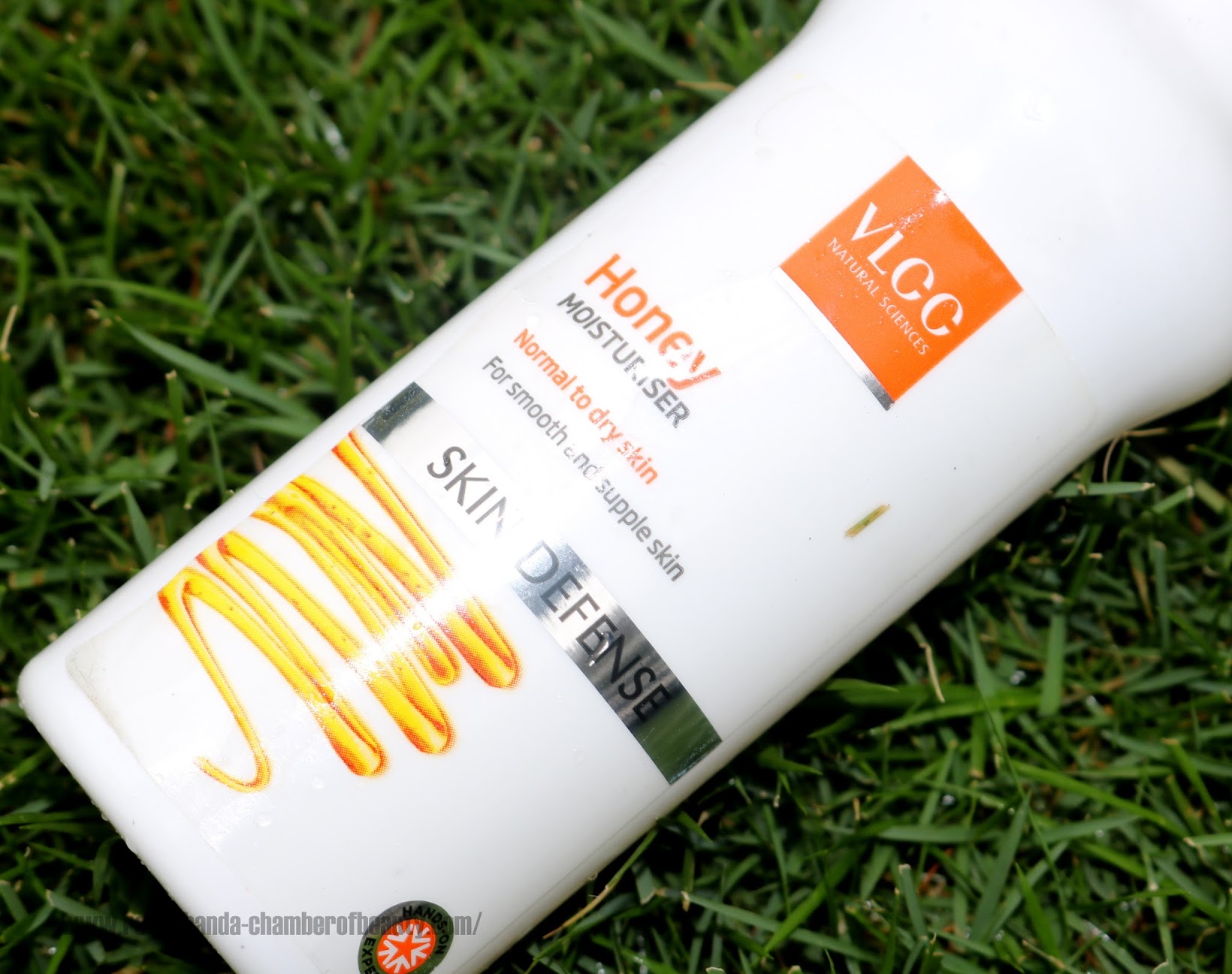 VLCC, VLCC Honey Moisturiser review, Indian beauty blogger, review, best moisturizing creams in India, moisturiser, summer moisturiser, affordable moisturisers in India, VLCC moisturizer, 