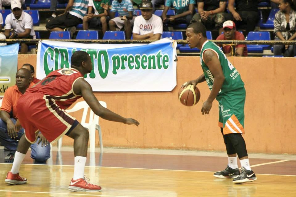 EL CHOLA CONECTA EL PRIMERO EN SEMIFINAL. VENCE A LA TRIBU EN APRETADO PARTIDO.