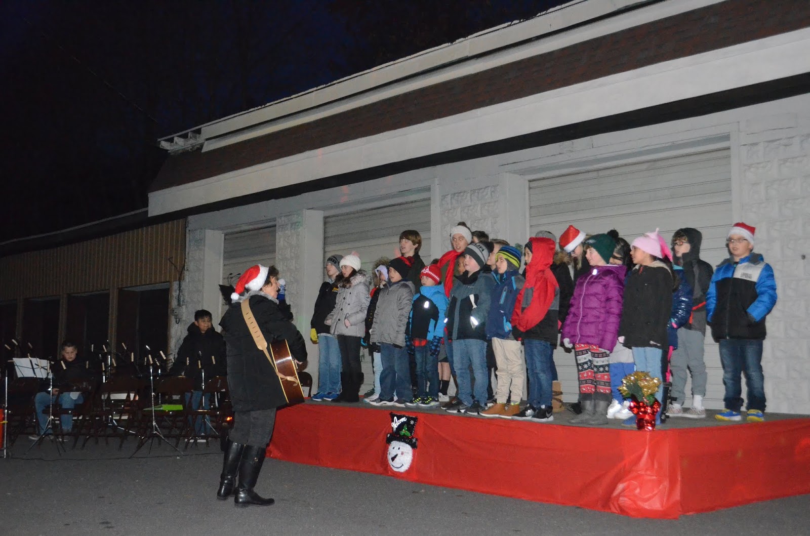 Santa Arrives to Light Mahanoy City Christmas Tree