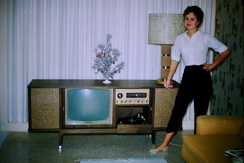 30 Cool Snaps Capture Women Posing By TVs in the 1960s Vintage Everyday
