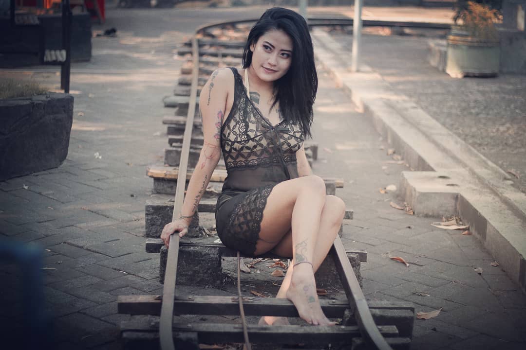 Arvianda Aprilasari Wanita Cantik Bertato Keren Seksi - Hot Selebgram