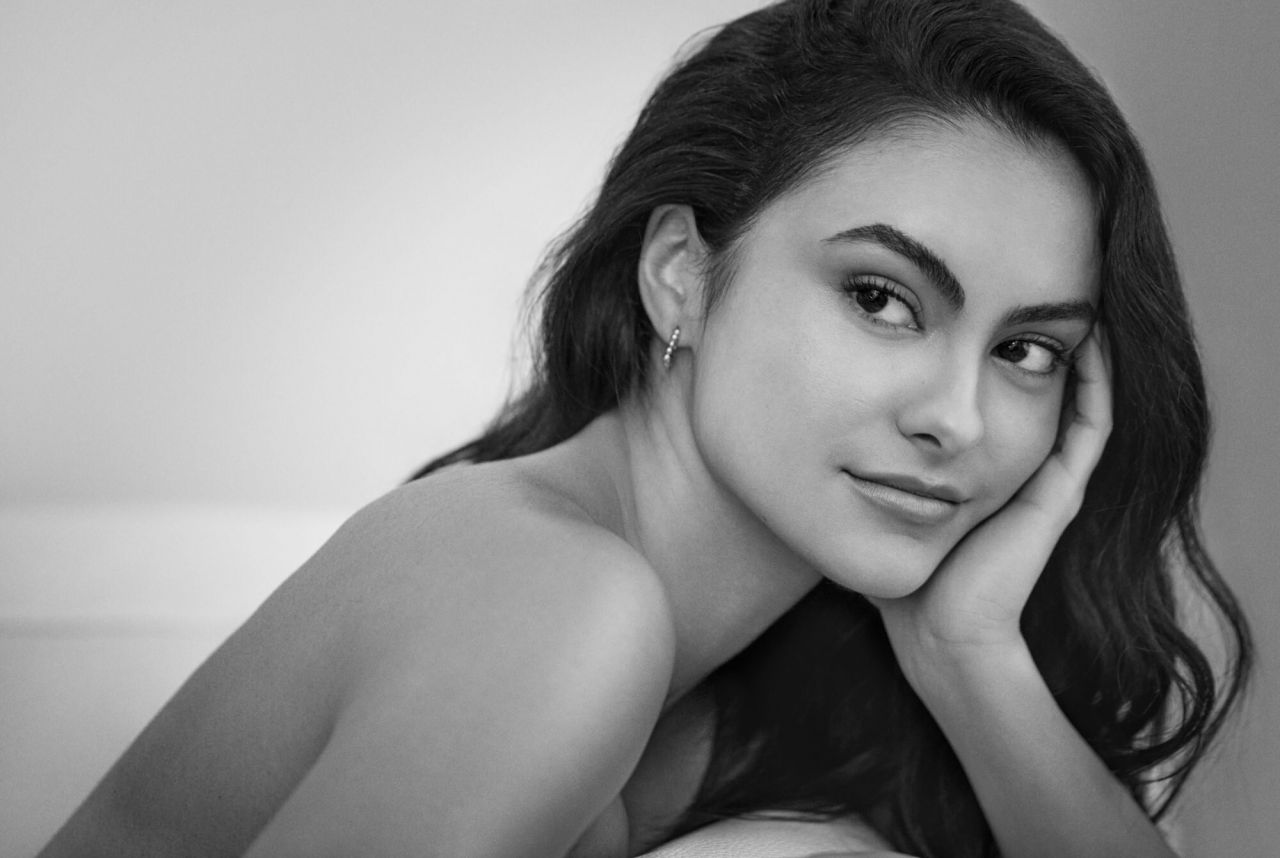 DC COMICS AND ARROWVERSE : Riverdale Star Camila Mendes - Health