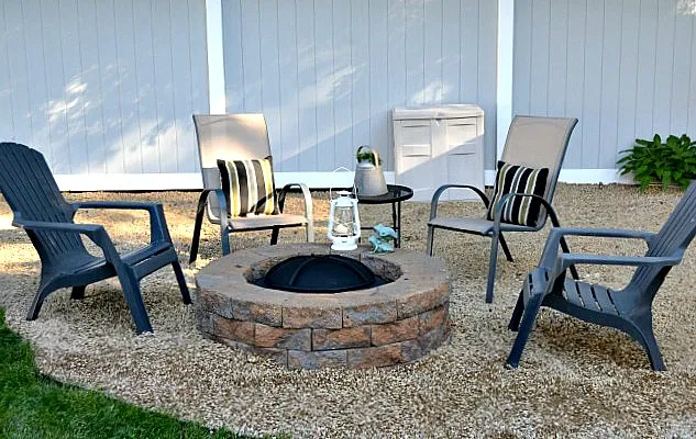 Fire pit with chairs around