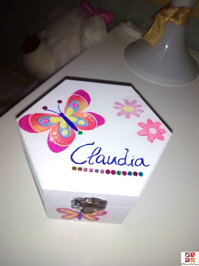 caja de madera pintada a mano