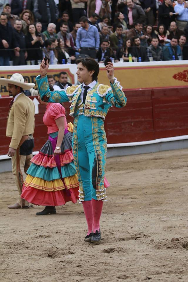 Perú Taurino: ANDRÉS ROCA REY CORTA DOBLE TROFEO EN JALOSTOTITLÁN (MÉXICO)