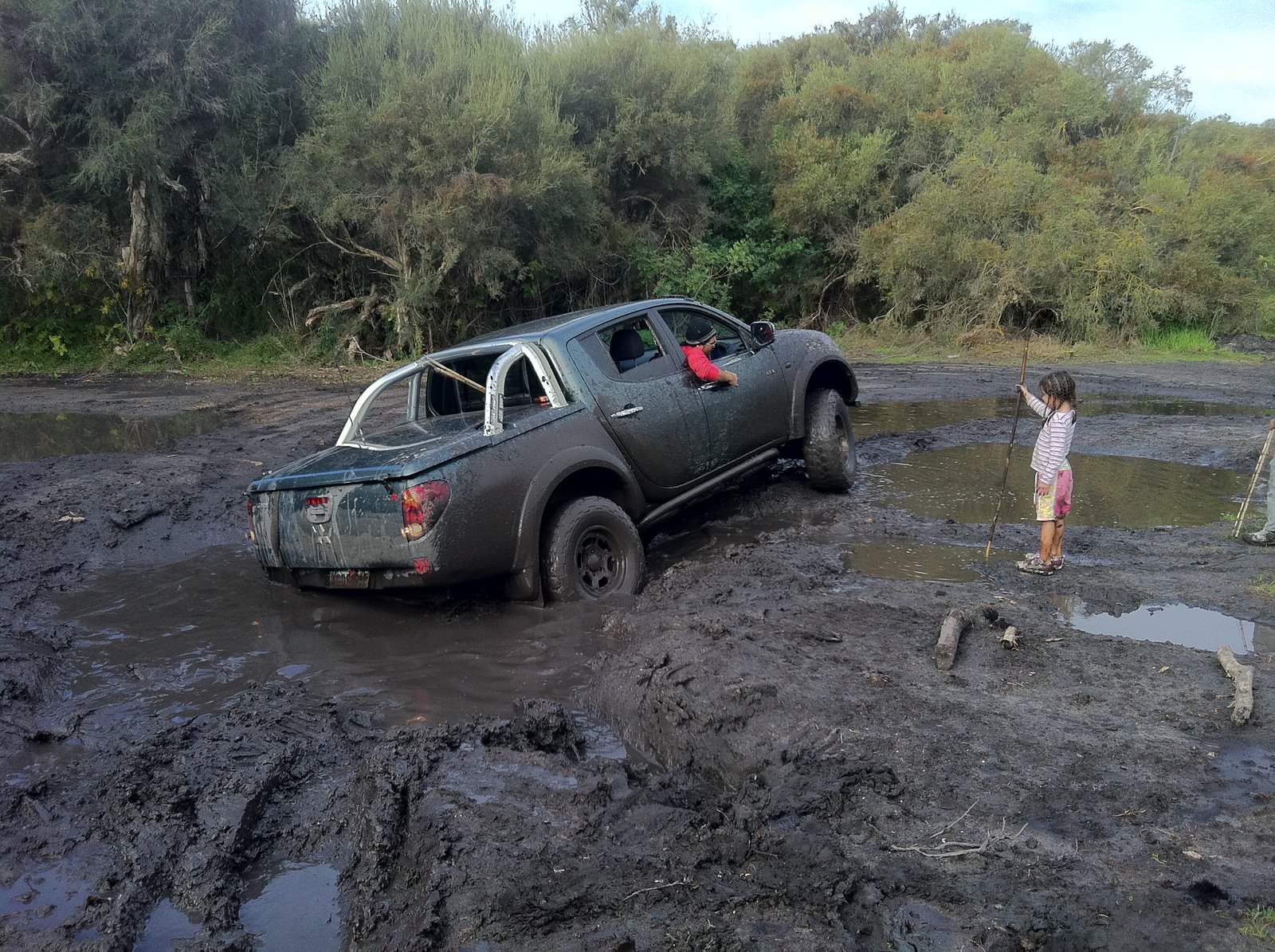 jigsaw-4x4trip pics: Dirty cars and stuck in the mud..