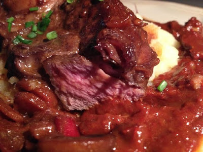 Ossobuco de ternera con setas y salsa de pimientos rojos dulces - Receta Ossobuco - el gastrónomo - el troblogdita - ÁlvaroGP - Álvaro García