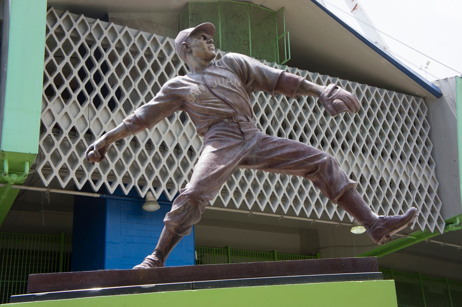 ARTE PUBLICO ESCULTURAS Y MONUMENTOS EN PUERTO RICO Monumento a Hiram