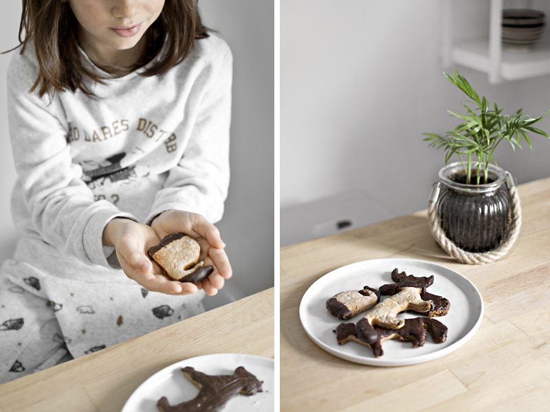 Homemade chocolate cookies to make with kids / Galletas de chocolate caseras para hacer con niños