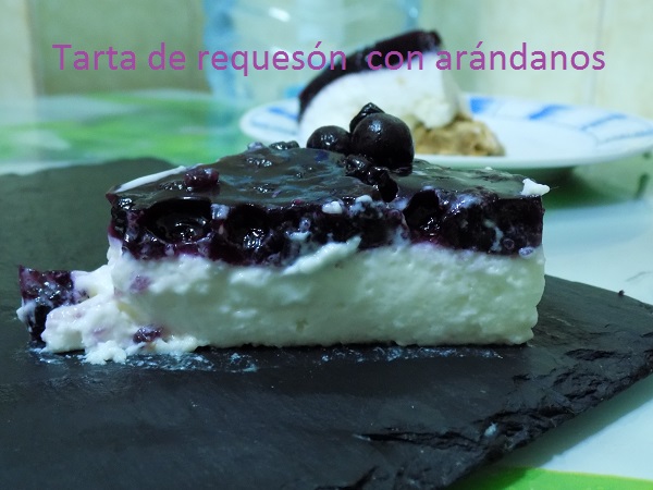 Tarta de requesón  con arándanos