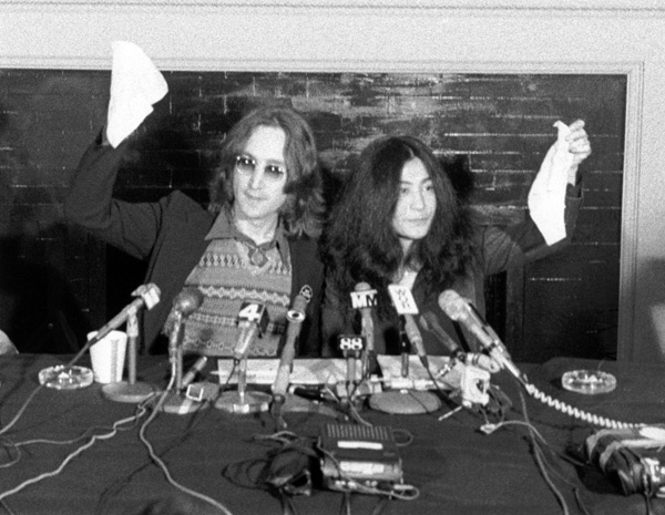 John Lennon Mind Games 1973 Desequilibrio Musical john-lennon-mind-games-with-lyrics-youtube