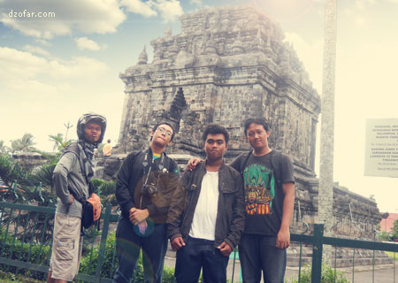 Kami di Candi Mendut