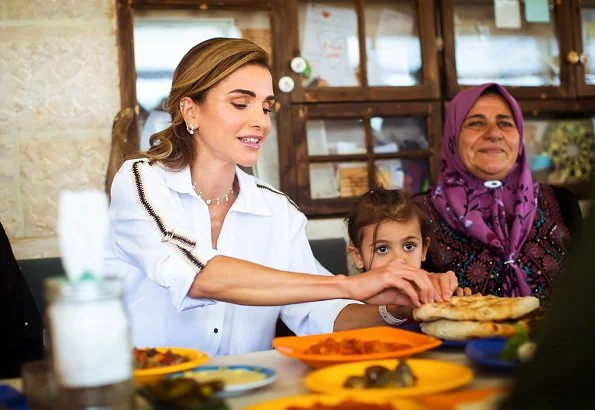 Queen Rania met with its women beneficiaries to learn about their efforts in organic and sustainable agriculture