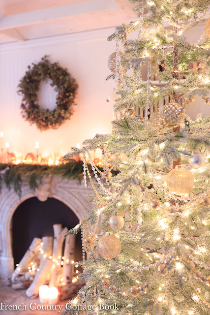 14 ideas for adding farmhouse Christmas charm