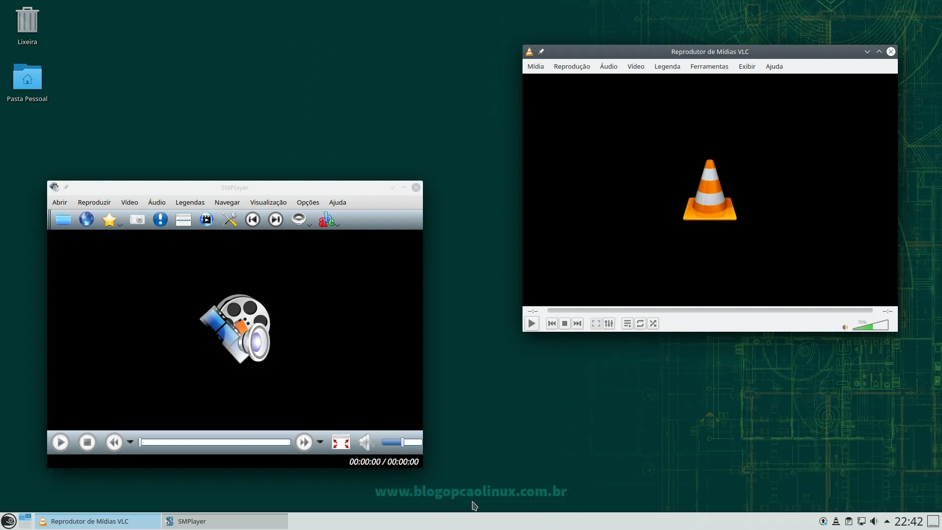 VLC Media Player e SMPLayer executando no openSUSE Leap 15.3