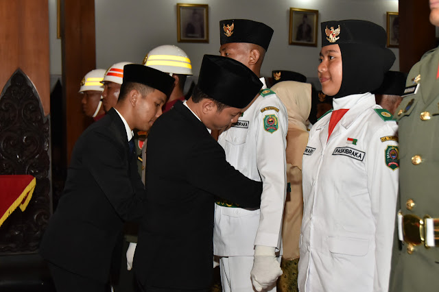Kukuhkan Anggota Paskibraka, Bupati Nur Arifin Ajak Tanamkan Semangat Juang Merah Putih dalam Keseharian