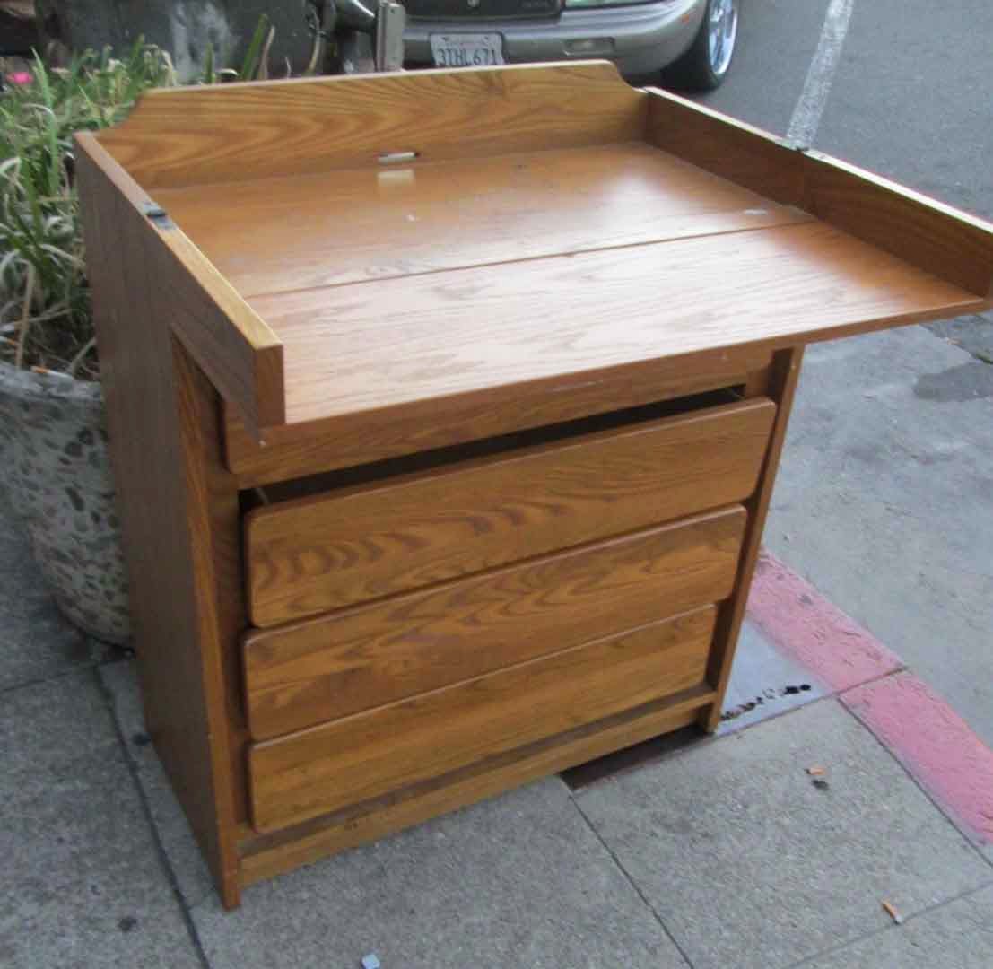 UHURU FURNITURE & COLLECTIBLES Chest of Drawers with Changing Table