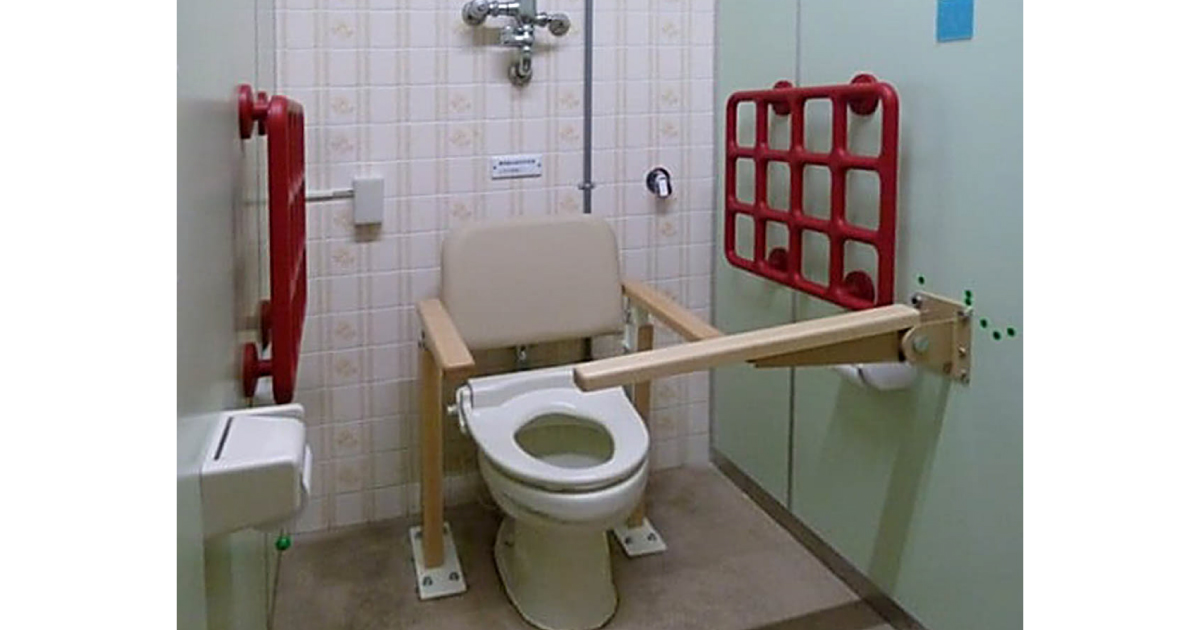 じぇいの部屋 トイレ手すりの取付けは右側か、左側か、それとも両側？