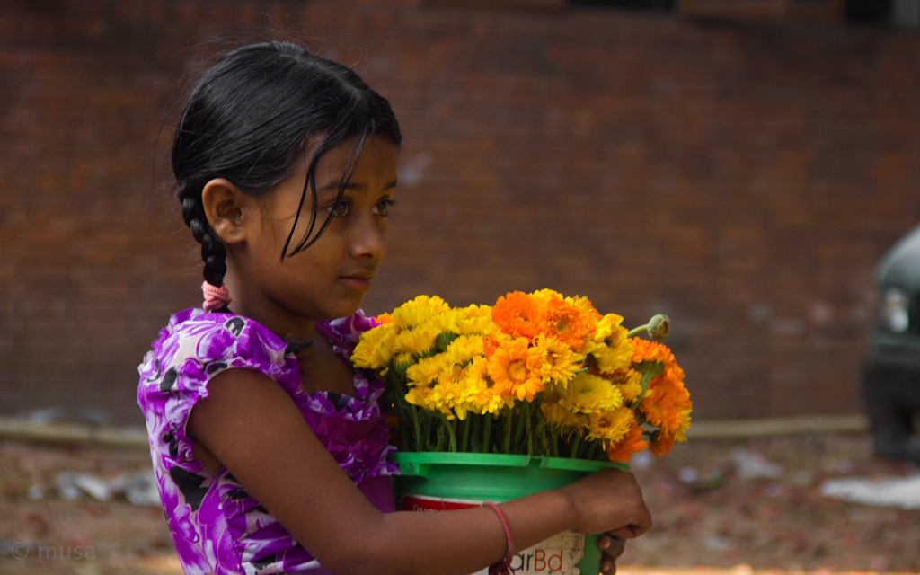 Камбоджия улицы нищета boy. Poor can be poor. Огонь для детей. Poor can be poor. Малайзия население.