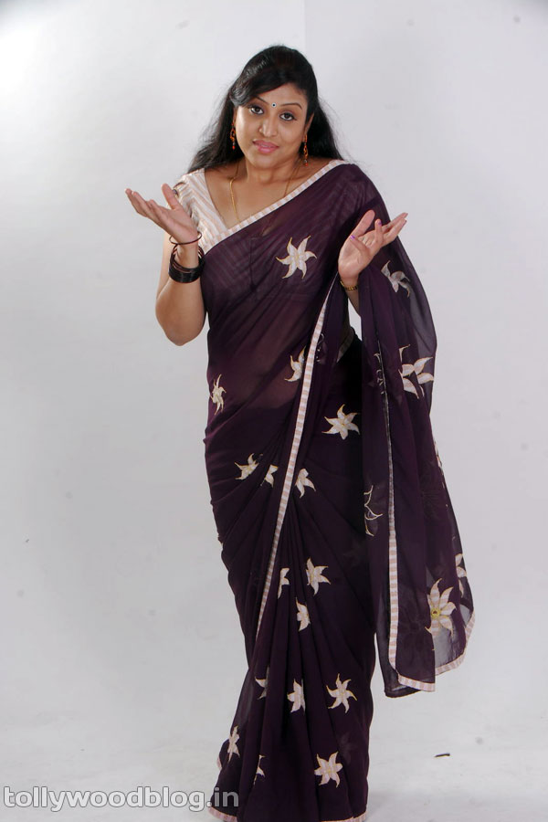 Celebraity S Hot And Sexy Images Telugu Supporting Actress Uma Saree Photo Shoot Stills
