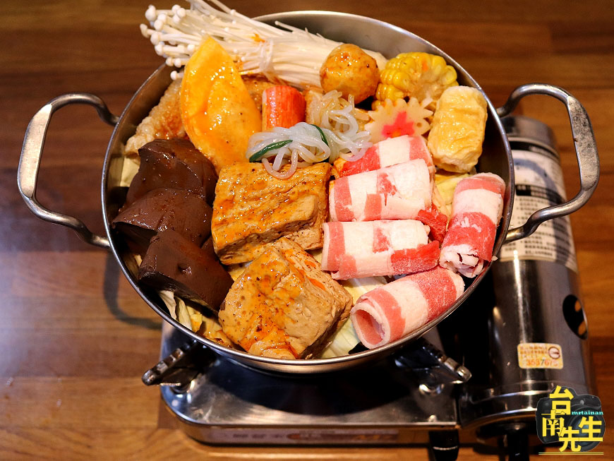 台南小火鍋/天然食材熬煮川味麻辣湯頭/肉燥飯、飲料吃到飽/限量供應產地直送海鮮食材/30隻白蝦超值佛心價只要199元/吃到痛風也甘願
