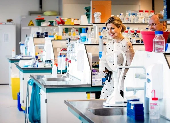 Queen Maxima wore Valentino Bobble Detail Dress. Appeltjes van Orange Award. Princess Maxima Research Center for Pediatric Oncology