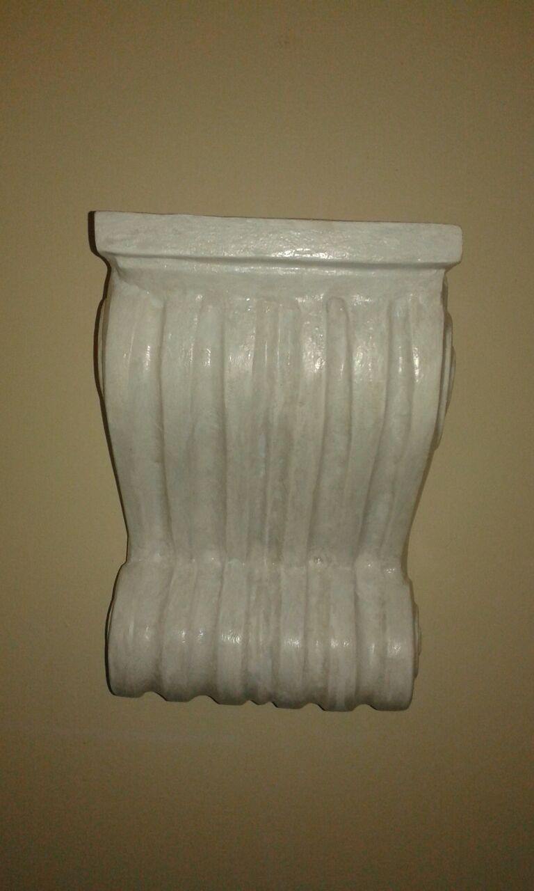 Suveniri grad Nis,stalak za umetničku figuru,saksiju i sl.  izrađena od materijala na bazi cementa