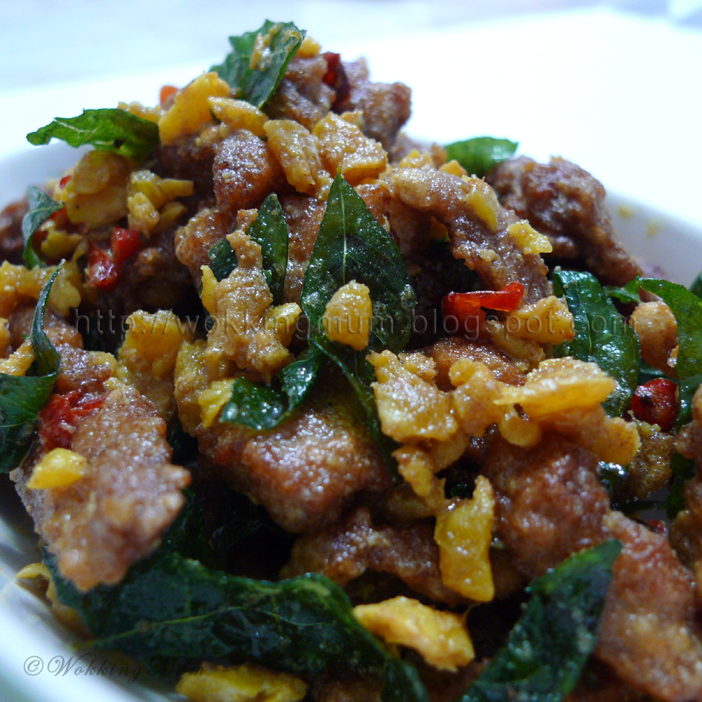 Let's get Wokking! Pork Fillet with Salted Egg Yolk 咸蛋黄炒腰肉 Singapore