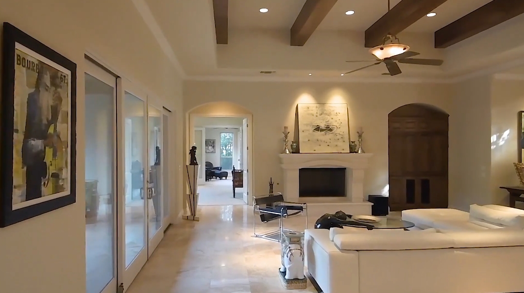 21 Photos vs. 234 Winding Ln, San Antonio, TX Interior Design Luxury Home Tour