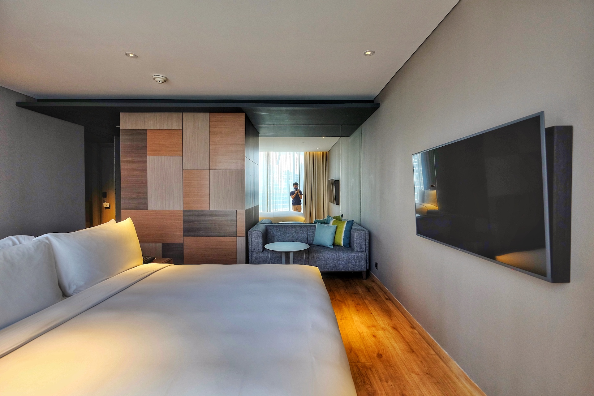 евроремонт спальни. планировка узкой комнаты. спальня в узкой комнате. интерьер маленькой комнаты.