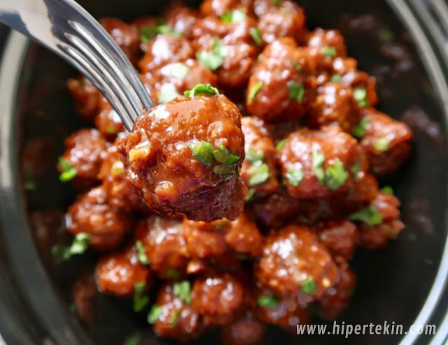 Crockpot Sweet And Spicy Meatballs