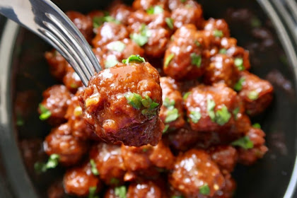 CROCKPOT SWEET AND SPICY MEATBALLS