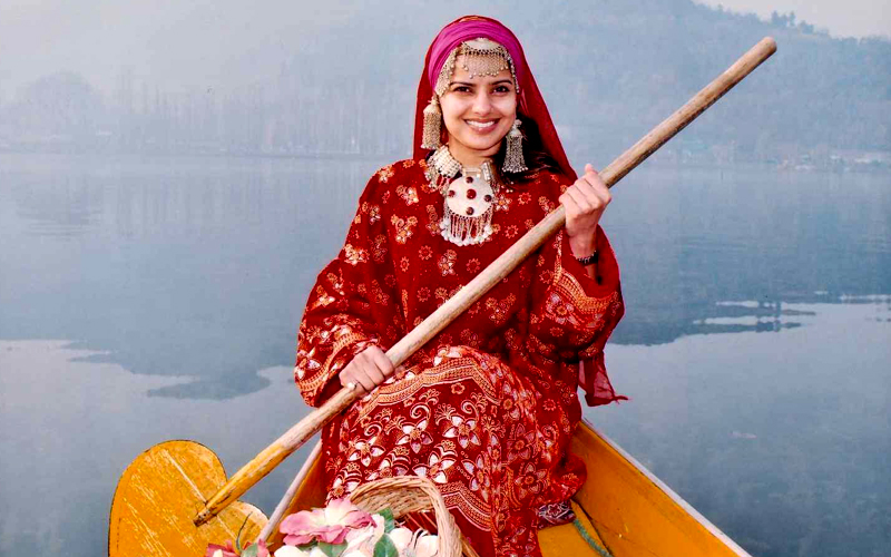 About Kashmiri Traditional Clothes