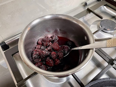pan roasting the blackberries