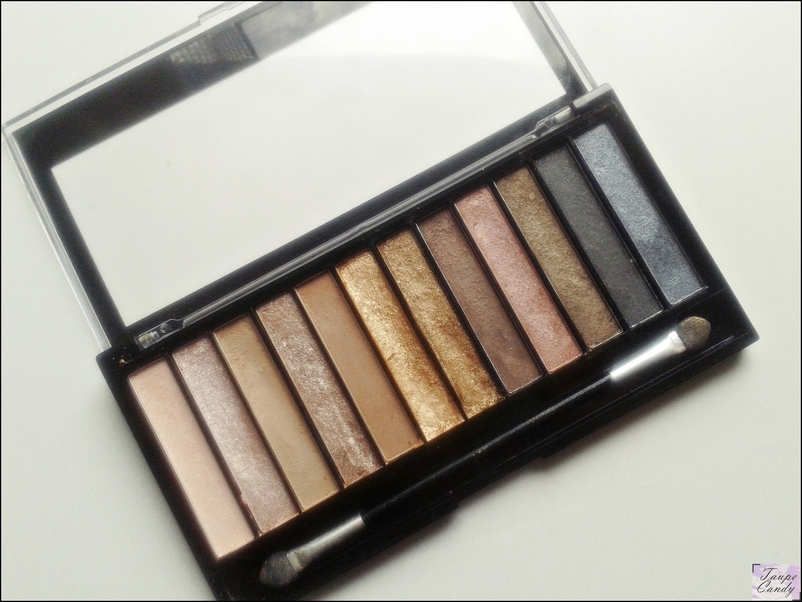 Makeup Revolution Iconic 1 paleta senki (Urban Decay Naked 1 DUPE