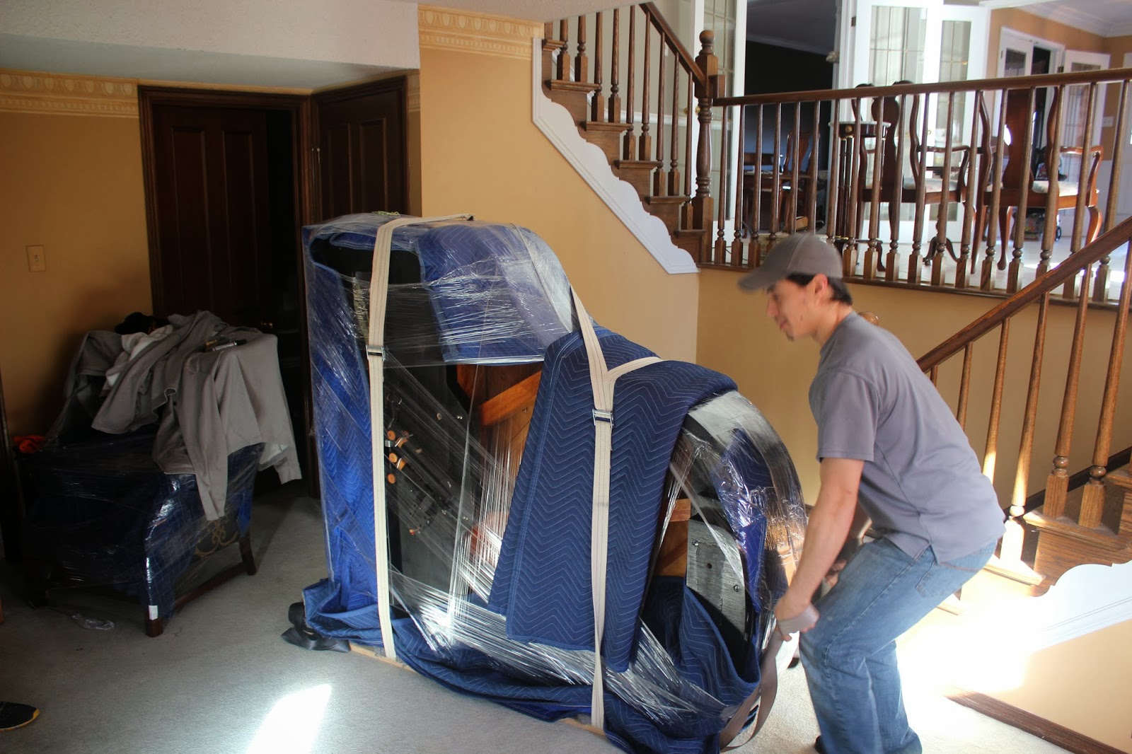 Moving London Ontario UNIVERSITY BRAND MOVERS