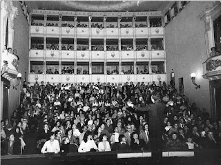 An audience at the Piccola Scala in 1978