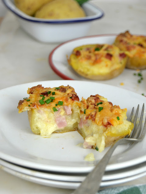 Patatas rellenas de jamón y queso