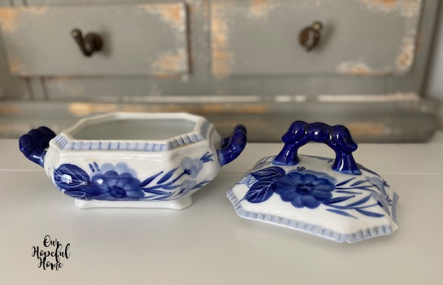blue handled porcelain tureen lid