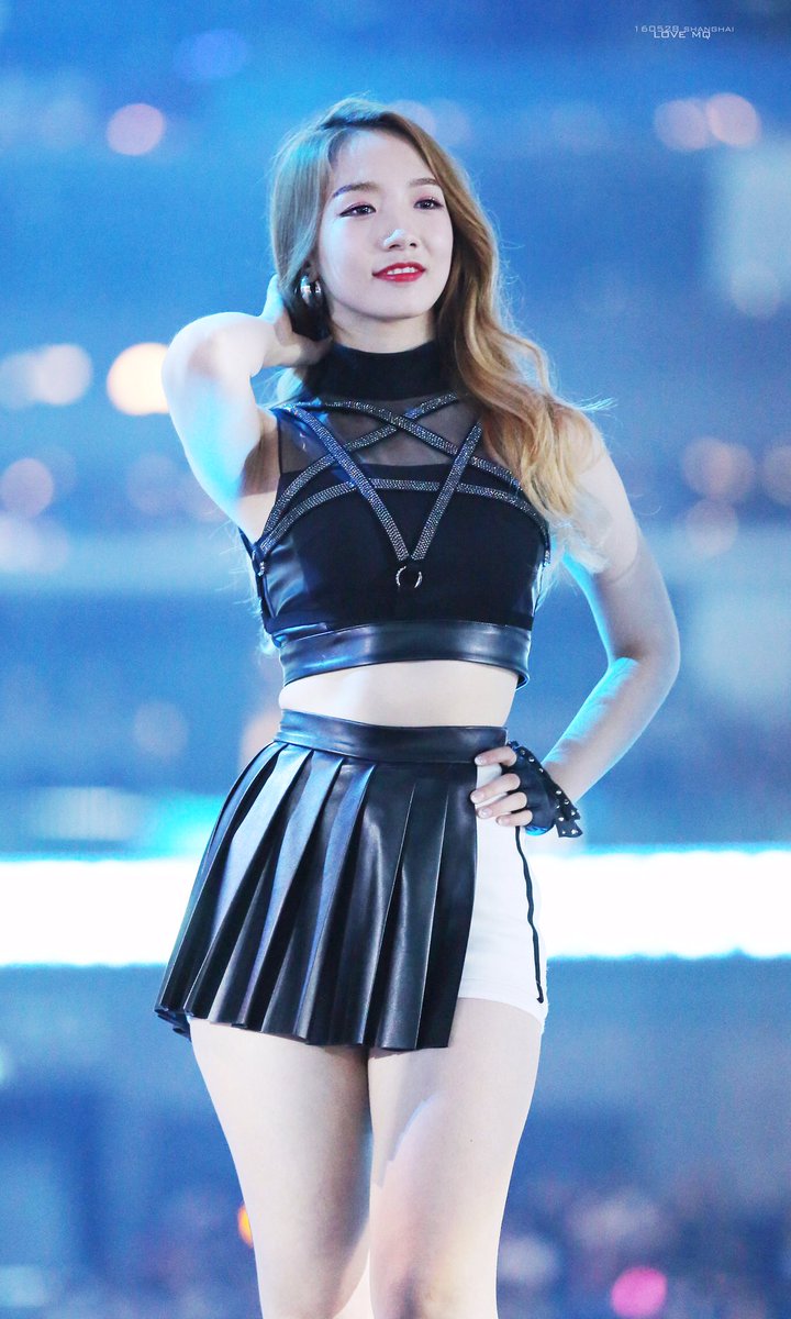 This Idol Shocks Fans With Her Voluptuous Figure! | Daily K Pop News