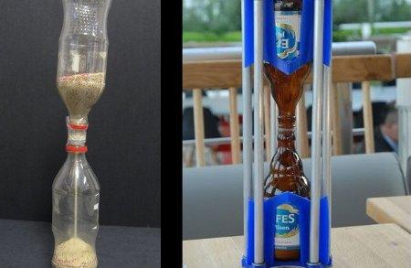 reloj de arena hecho con botella plásticas 