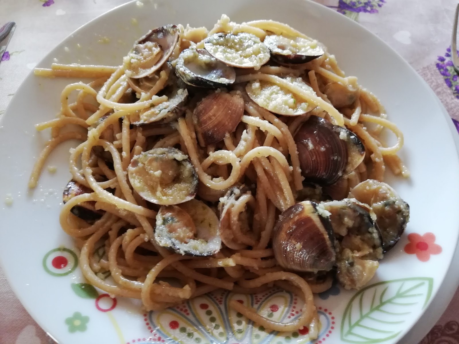 ANTANDBUTTERFLY Spaghetti alle vongole con pangrattato e limone