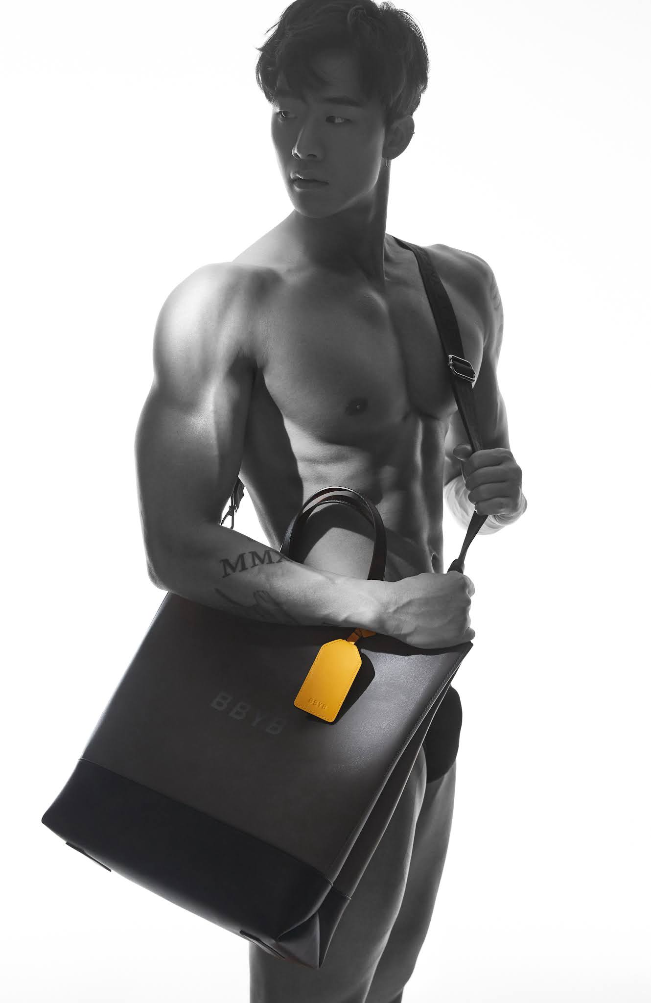 реклама сумок голыми мужиками фото 18