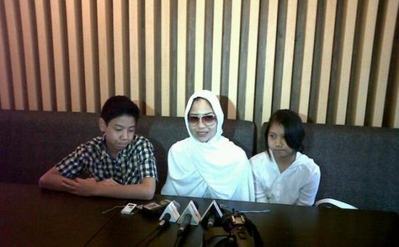Sopir Bilang Siap Ditembak Mati Kalau Selingkuh dengan Saya - Mbojo