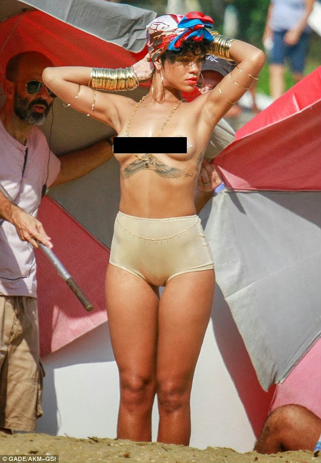 Kamify Blog Damn Rihanna Goes Topless For Vogue Brazil